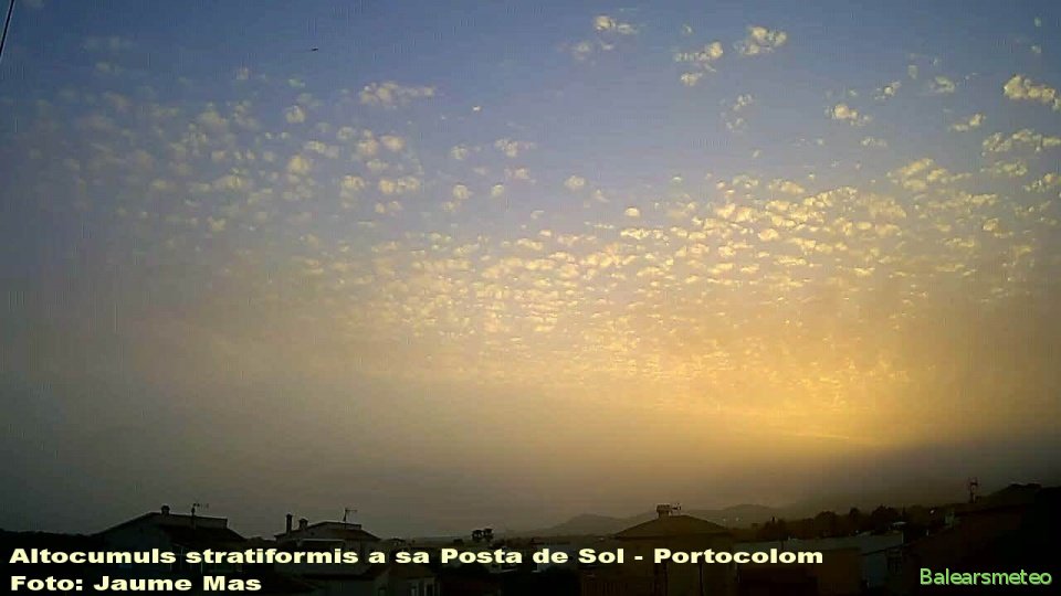 Altocumuls stratiformis a sa Posta de Sol - Portocolom 6 abril