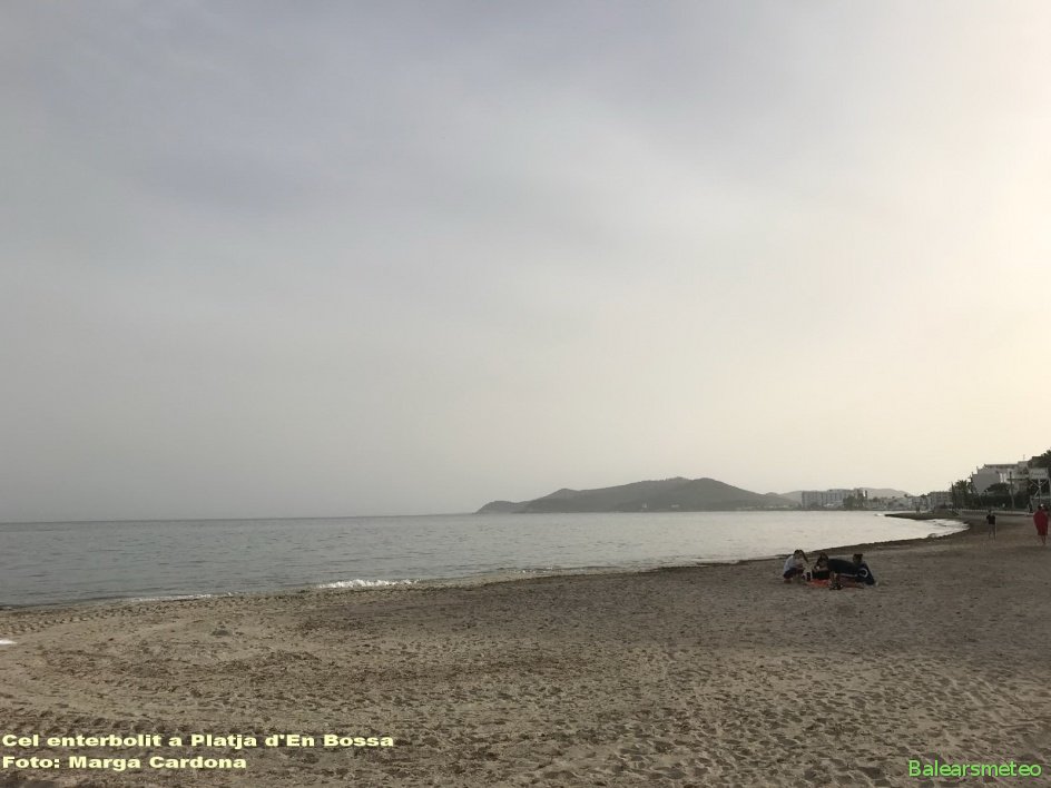 Cel enterbolit a la platja d'En Bossa - Eivissa