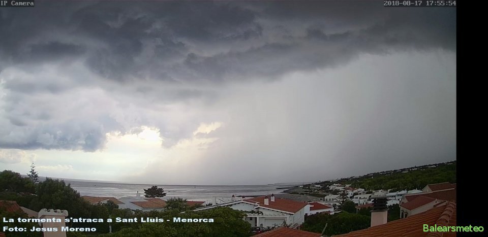 La tormenta s'atraca a Sant Lluis - 17 agost