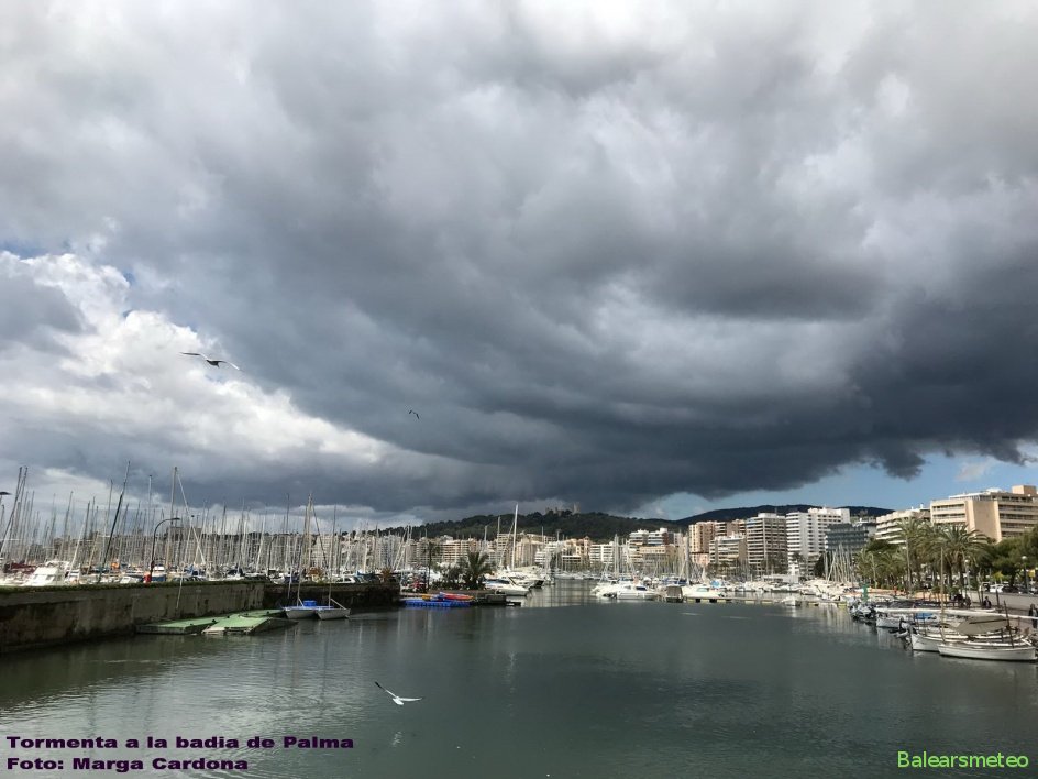 Nuvols de tormenta badia de Palma - 1 Maig