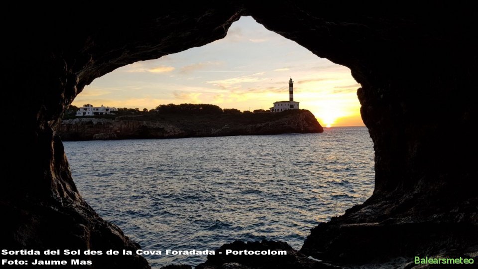 Sortida del Sol des de la Cova Foradada - Portocolom